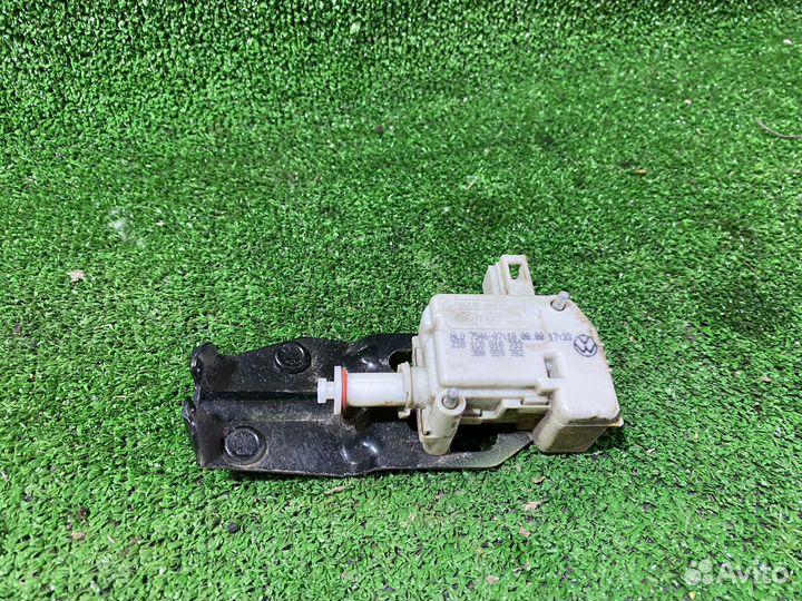 Активатор замка багажника Audi TT 8N