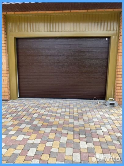 Гаражные секционные ворота DoorHan