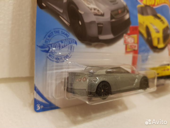 Nissan GT-R 2017 1:64 Hot Weels