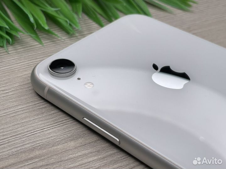 iPhone XR 128GB White
