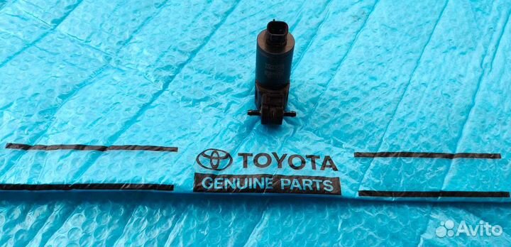 Насос стеклоомывателя Ленд Крузер 300 Оригинал