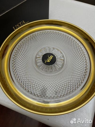 Тортница на ножке