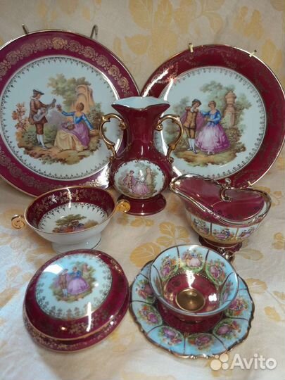Фарфор с галантными сценами в цвете бордо
