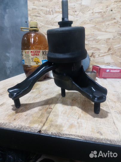 Опора двигателя левая Тайота камри40