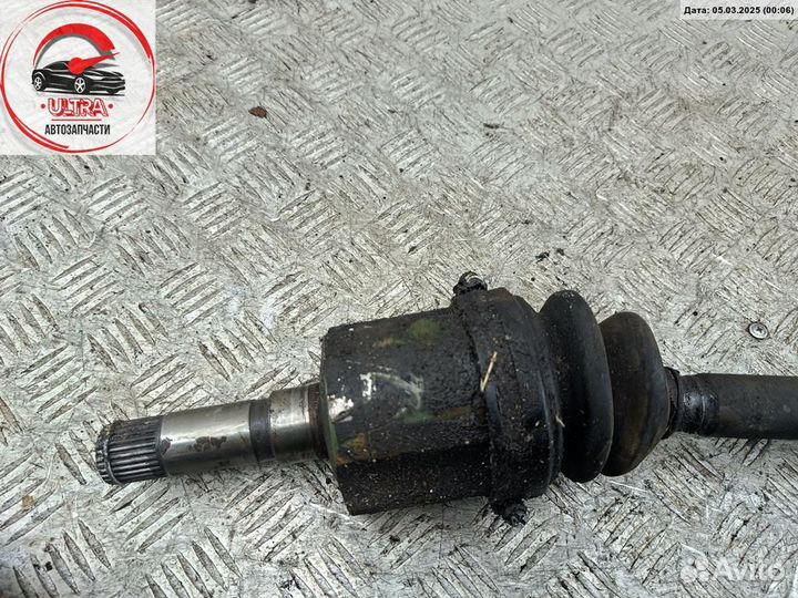 Полуось передняя левая б/у Kia Carnival