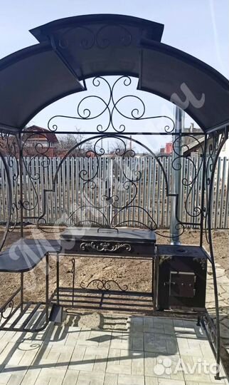Мангал с крышей