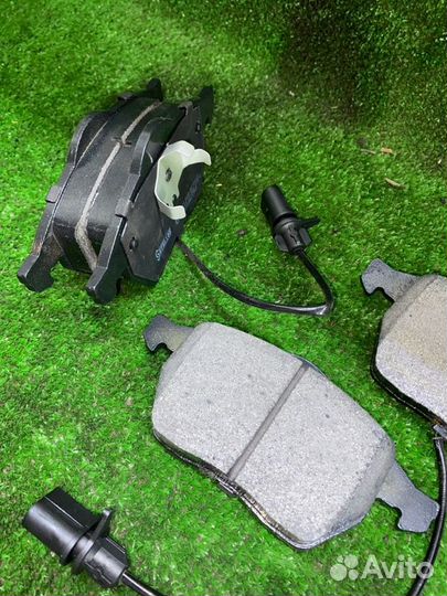 Тормозные колодки переднее Audi A4 B5 ADR 1.8 1998