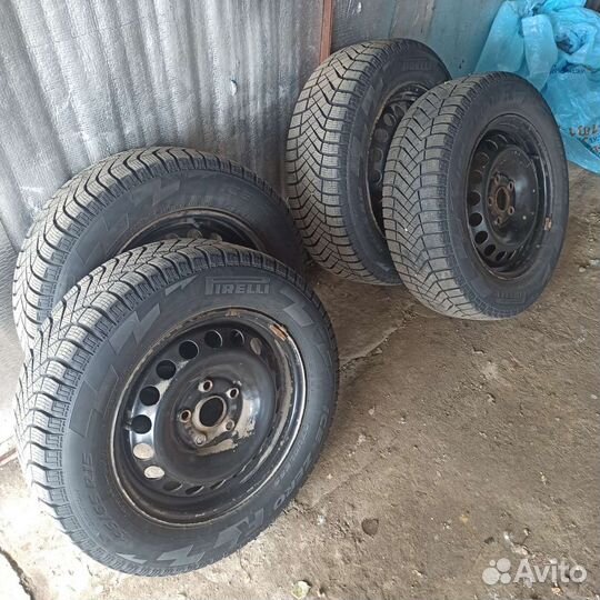 Комплект зимних колес r15 на VW Golf 6