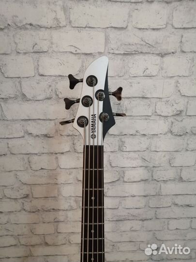 Бас гитара yamaha 5 струн RBX 375