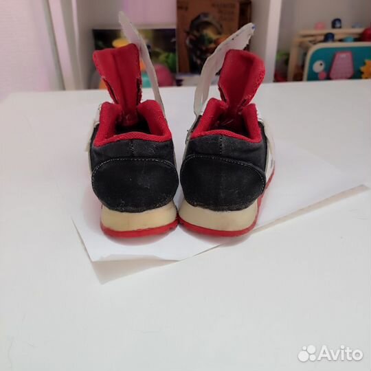 Кроссовки детские