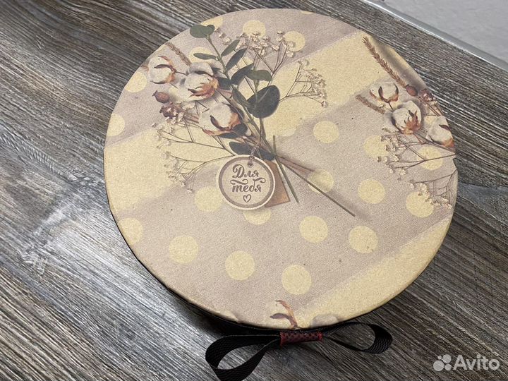 Коробка круглая подарочная крафтовая