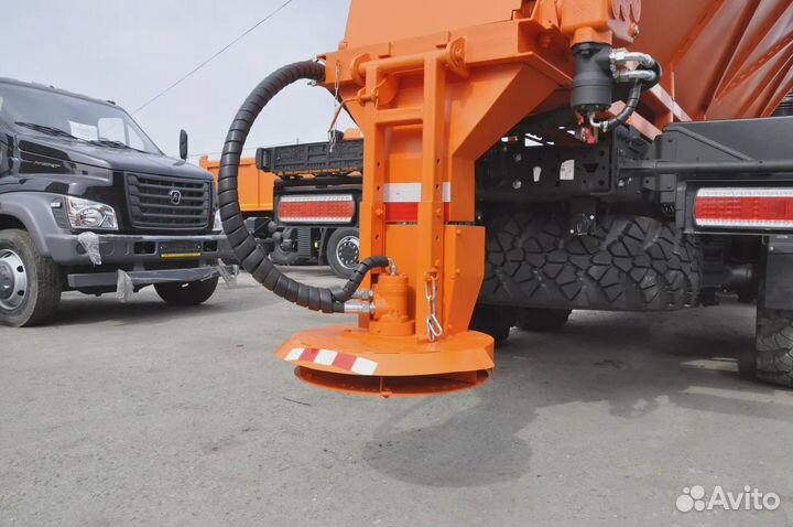 Дорожная машина Камаз-43118