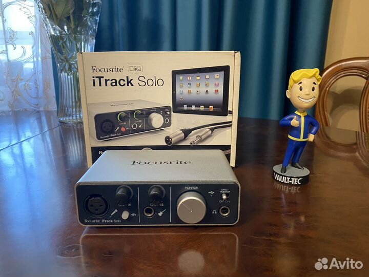 Звуковая карта Focusrite Scarlett iTrack Solo