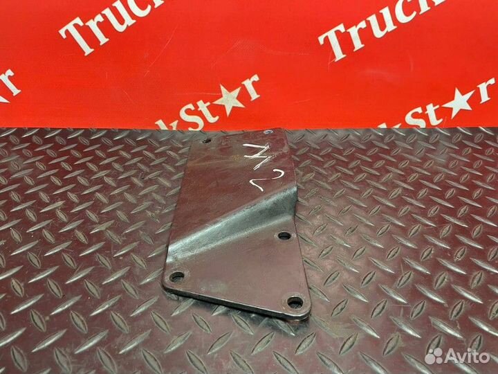 Кронштейн фильтра грубой очистки топлива