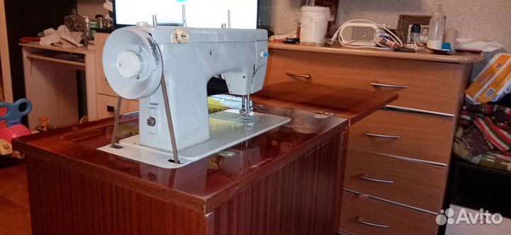 Швейная машина Подольск 142