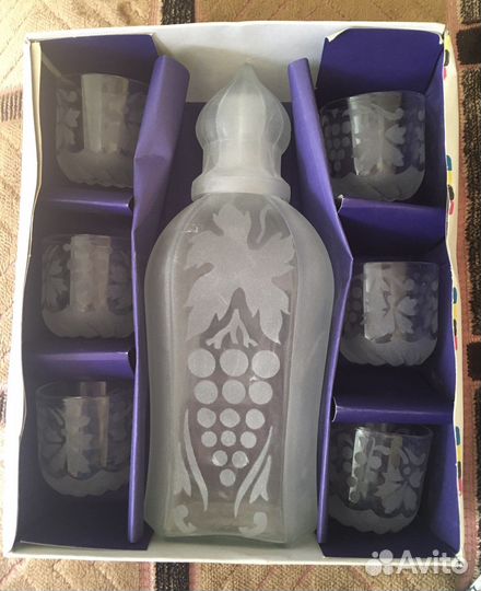 Графин со стопками