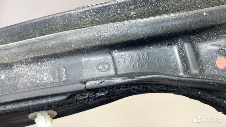 Уплотнитель пер левой двери Nissan Juke F15