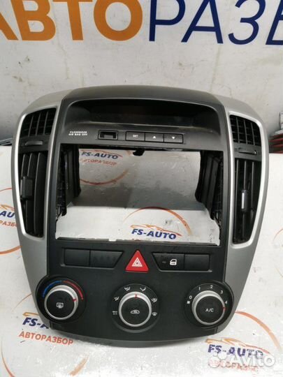 Консоль магнитофона Kia Ceed хетчбэк 1.6 123 Л.С