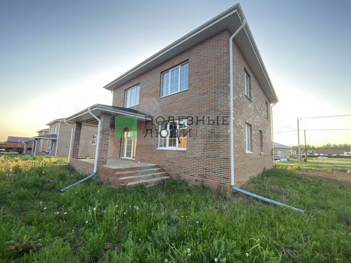 Коттедж 177 м² на участке 10 сот.