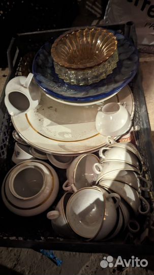 Тарелки разных размеров, чайный сервиз