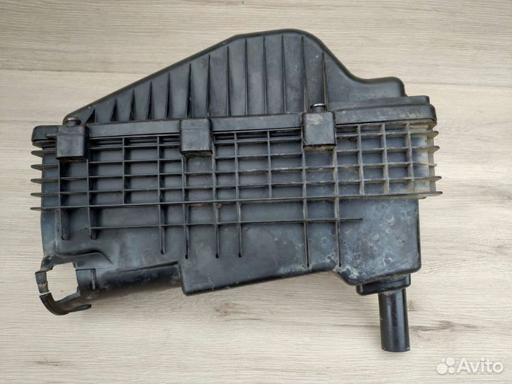 Корпус воздушного фильтра Peugeot 206