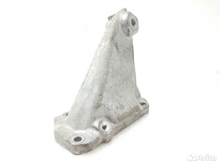 Кронштейн двигателя левый Mercedes-Benz C-Class