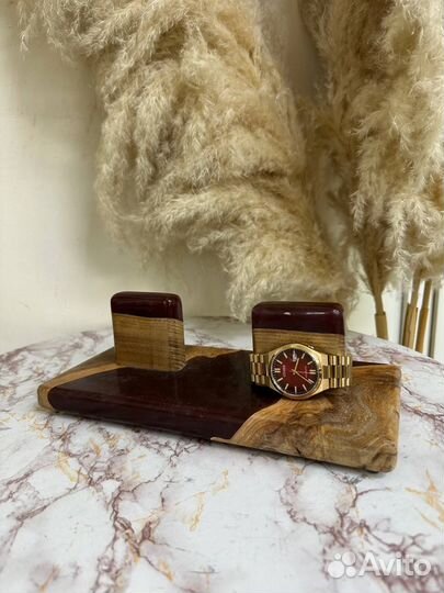 Подарок мужчине на 23 февраля подставка для часов