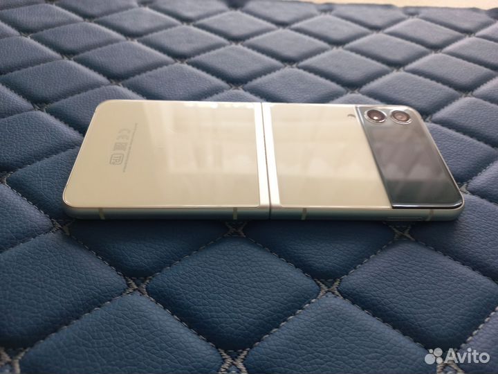 Samsung galaxy z flip 3
