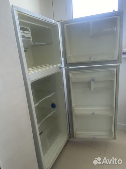 Холодильник Whirlpool бу