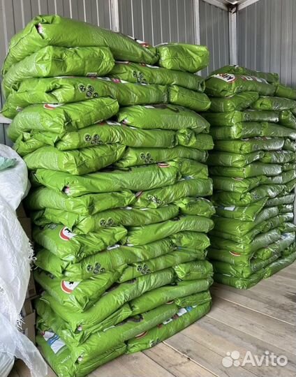 Сухой и влажный корм для собак и кошек