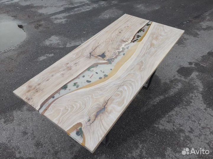В наличии стол река из слэбов и эпоксидной смолы