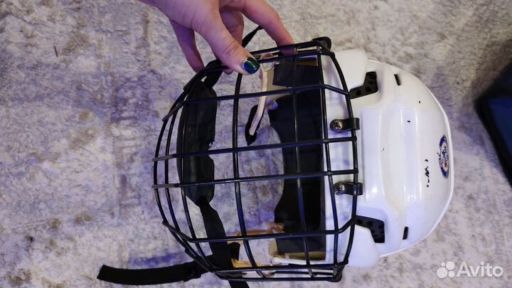 Хоккейный шлем + снаряжение