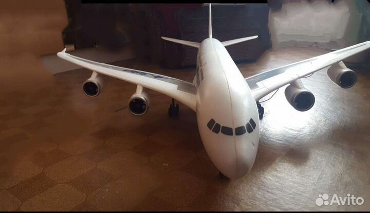 Радиоуправляемая модель самолета A380