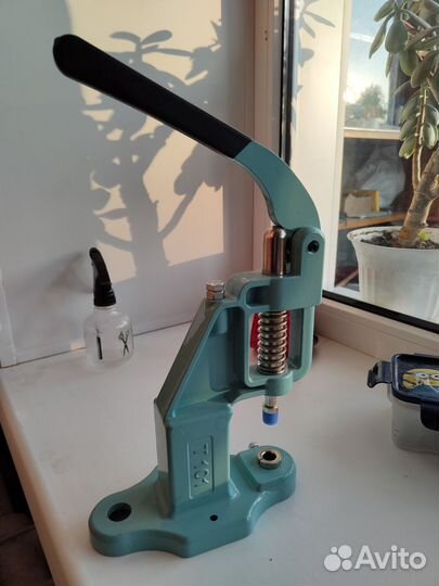 Пресс для установки кнопок и люверсов