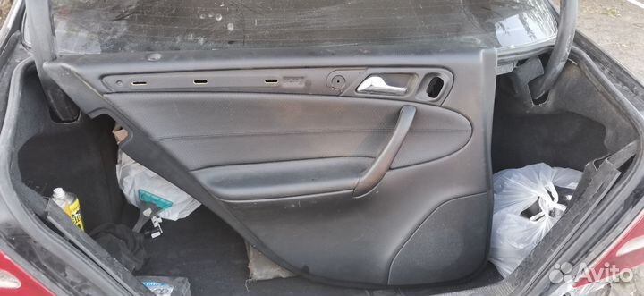 Mercedes w203 обшивка задней левой двери