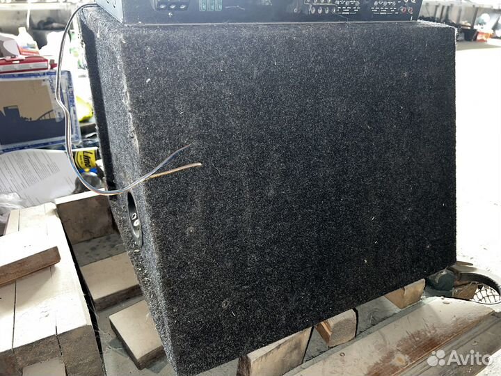 Сабвуфер helix вместе с коробом