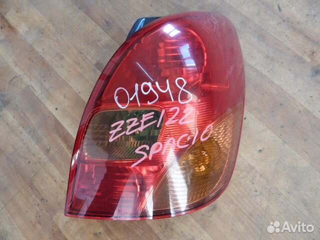 Фонарь задний правый б/у для Toyota Spacio ZZE122