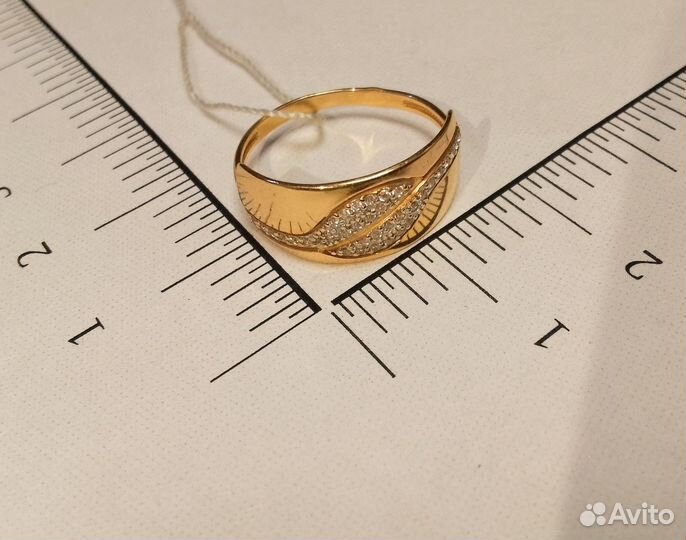 Кольцо с синтетическим камнем Золото