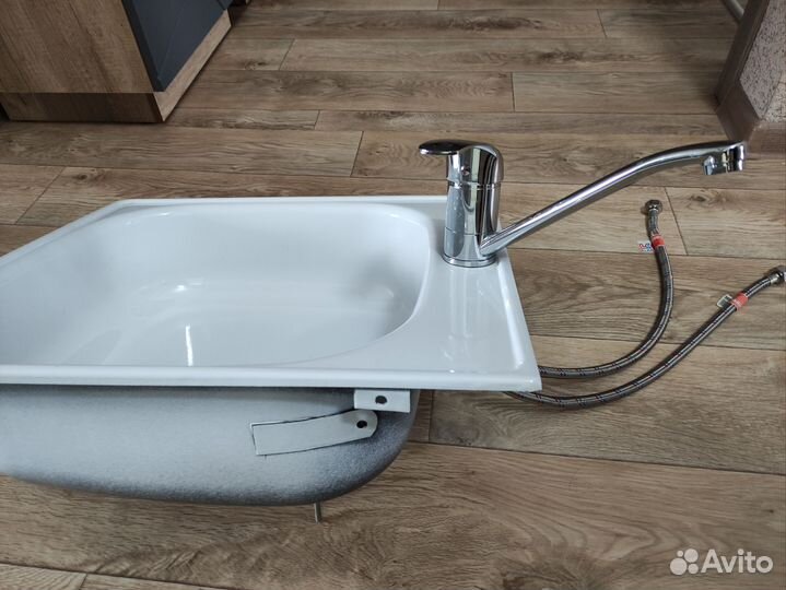 Раковина со смесителем от застройщика