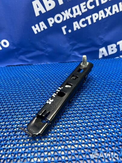 Механизм регулировки ремня безопасности Ford