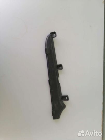 Кронштейн решетки радиатора правый Hyundai Solaris