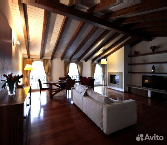 Деревянный потолок из массива дерева