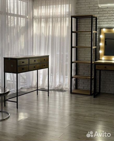 Консольный столик с ящиками