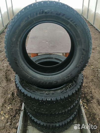 Bridgestone Ice Cruiser 7000 225/60 R16