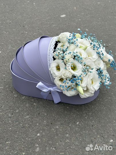 Цветы в люльке