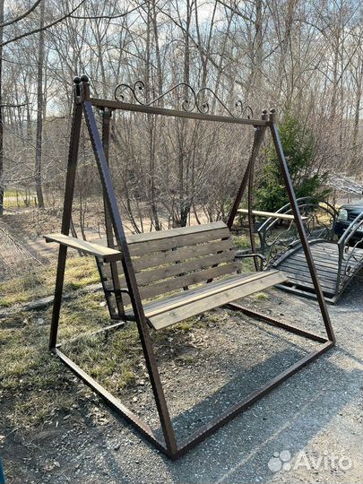 Качели с крышей