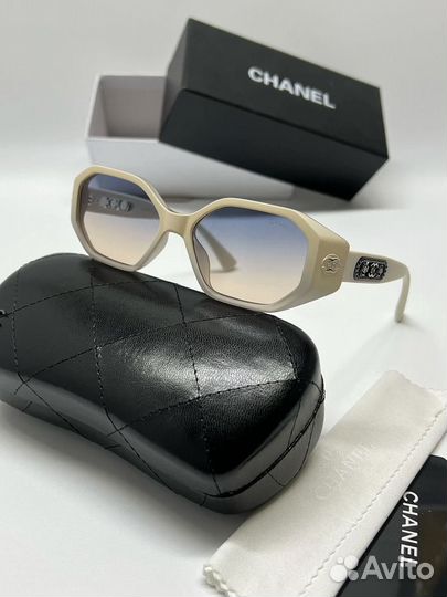 Солнцезащитные очки Chanel