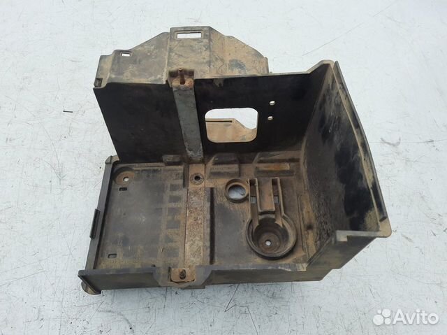 Ниша аккумулятора Форд Фокус 2