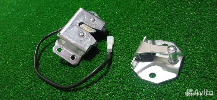 Hiace H100 замок крышки багажника+петля