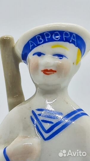 Статуэтка фарфор